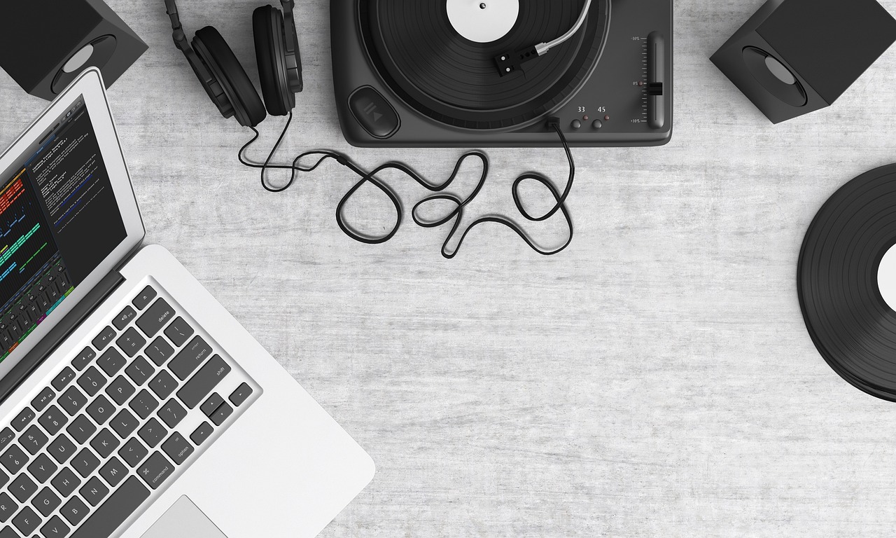 turntable, music, laptop